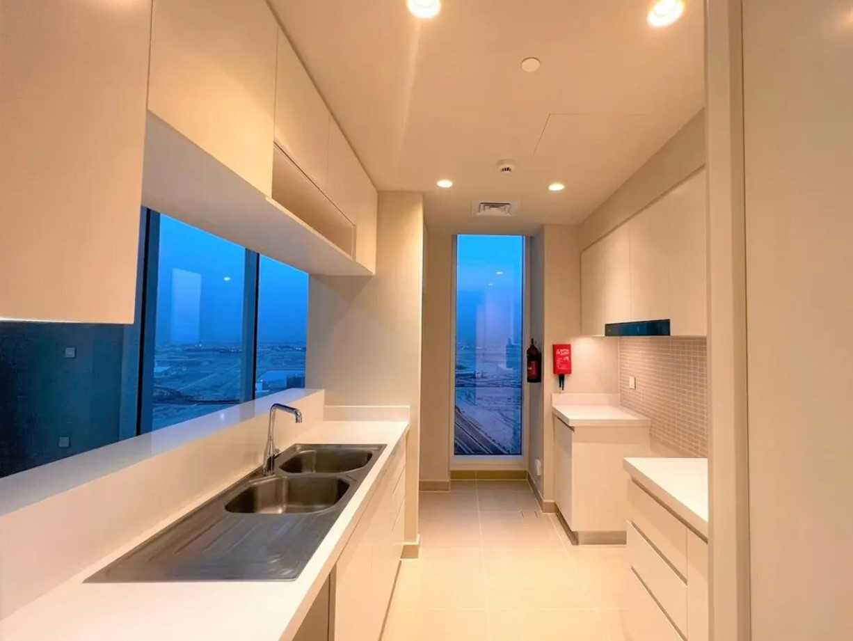 HARBOUR GATE TOWER 2 -KITCHEN
